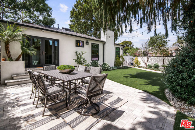 8000 Westlawn Avenue, Los Angeles CA: https://media.crmls.org/mediaz/b963f043-6844-4035-91d2-f4b55fc3458c.jpg