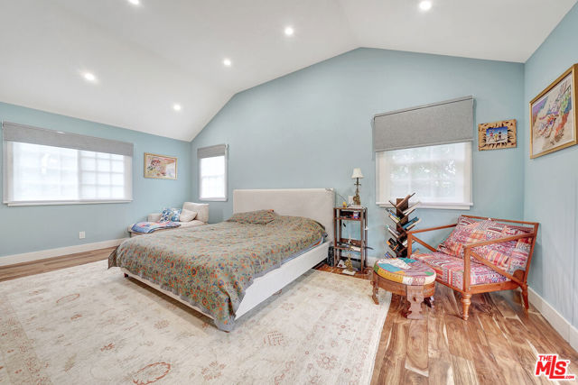 5111 Babcock Avenue, Valley Village CA: https://media.crmls.org/mediaz/b964033e-f312-4d6f-b805-e0a2d9c0f3d7.jpg