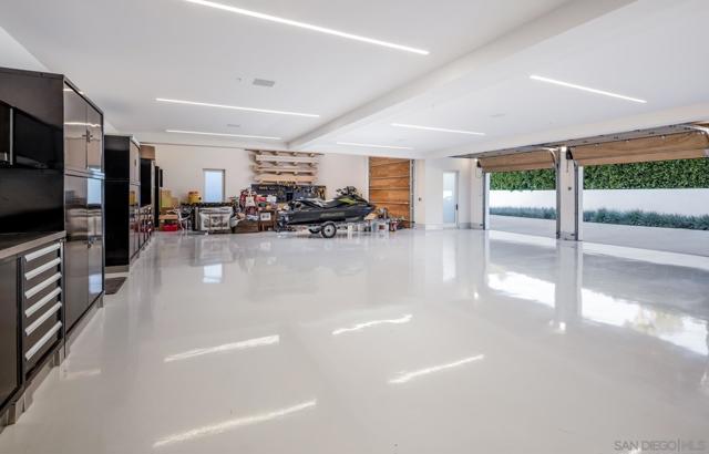 14783 Roxbury Terr., Rancho Santa Fe CA: https://media.crmls.org/mediaz/b964b1e0-5048-4b65-a7c3-616a09b7545e.jpg