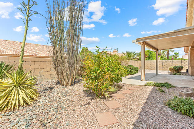 79528 Morning Glory Court, La Quinta CA: https://media.crmls.org/mediaz/b964dd72-2b4a-4630-a02b-1f19ca6d0dae.jpg