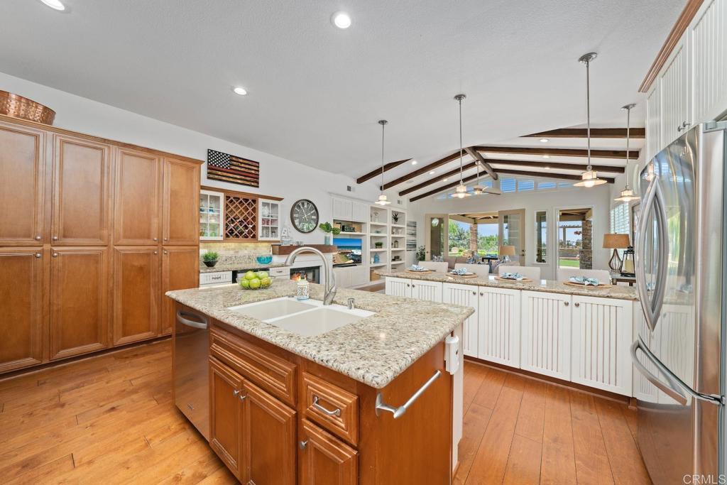 1254 Mariposa Road - photo 8