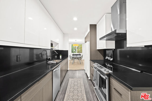 927 North Kings Road, 212 photo 5