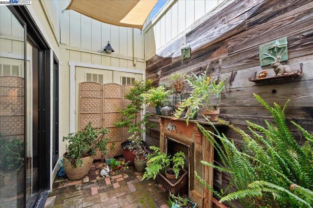 2587 Chablis Way, Livermore CA: https://media.crmls.org/mediaz/b9675636-4127-44ed-a0be-7505863e50f7.jpg
