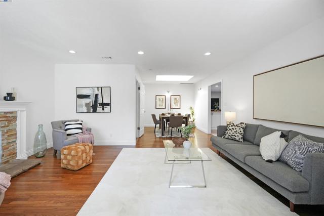 17303 Via Andeta, San Lorenzo CA: https://media.crmls.org/mediaz/b967da51-f047-406d-9099-5a68c5f81427.jpg