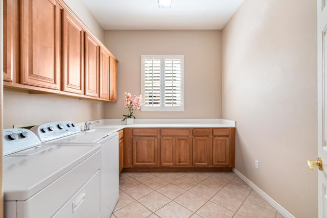 35882 Royal Sage Court, Palm Desert CA: https://media.crmls.org/mediaz/b9680d84-b531-4542-9db3-7cd8726b5dee.jpg