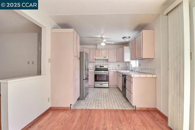 2465 Buena Vista Ave, Walnut Creek CA: https://media.crmls.org/mediaz/b9684b04-227f-436a-bf6f-6547169f10ee.jpg