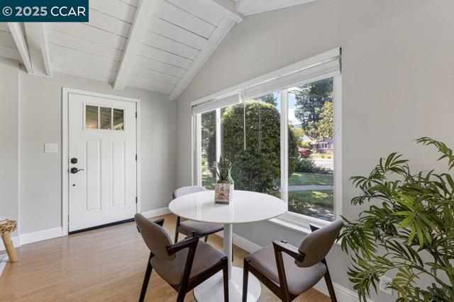 200 El Dorado Ave, Danville CA: https://media.crmls.org/mediaz/b9685d0e-12fe-40b4-9cb9-6feee8818ebc.jpg