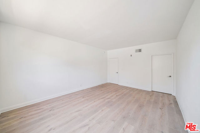 8865 Alden Drive, Los Angeles CA: https://media.crmls.org/mediaz/b96889a3-55d7-47e7-8c49-08f5efe31e6d.jpg