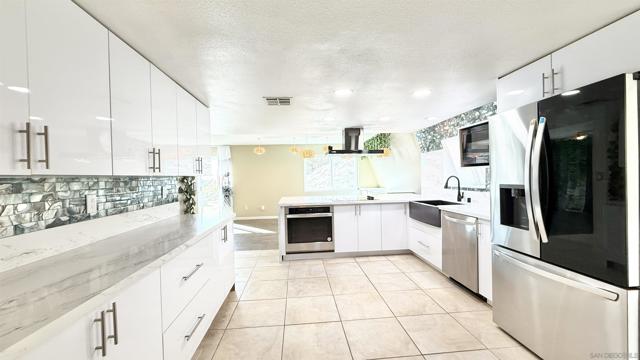 2956 La Cresta Road, El Cajon CA: https://media.crmls.org/mediaz/b968f2d2-1ab1-45fc-a873-07a4664f9917.jpg