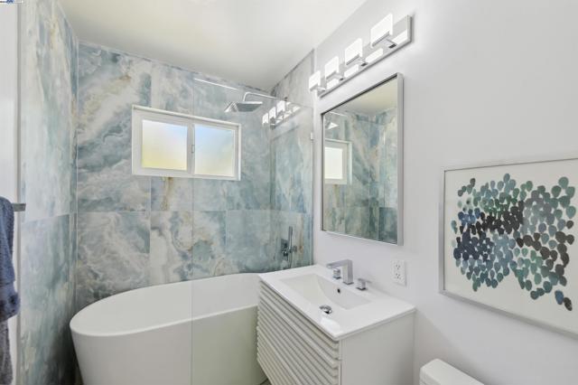 7606 Desertwood Ln, Pleasanton CA: https://media.crmls.org/mediaz/b969120f-0abf-4b2a-b18b-3973ae2dd9c8.jpg