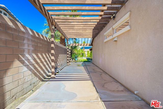 850 Ventana, Palm Springs, CA 92262