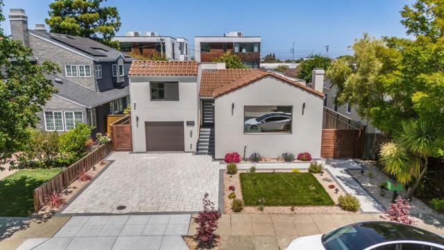 1025 Walnut Street, San Carlos CA: https://media.crmls.org/mediaz/b969a1b8-6b87-4963-982d-1ceffff5e36a.jpg