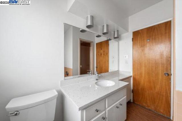 4120 Rhoda Ave, Oakland CA: https://media.crmls.org/mediaz/b969bfe3-9954-4be4-a6a4-cbf47b8bbfa4.jpg