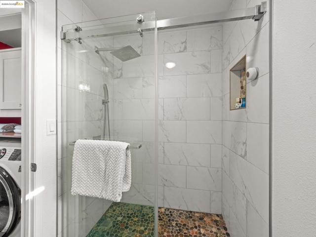 2106 Otis Dr, Alameda CA: https://media.crmls.org/mediaz/b96a3526-f938-496c-83b4-e00429fa216a.jpg