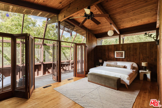 10412 Hebron Lane, Los Angeles CA: https://media.crmls.org/mediaz/b96a6339-d41c-4f28-a5b3-e8f49b3a2fdc.jpg