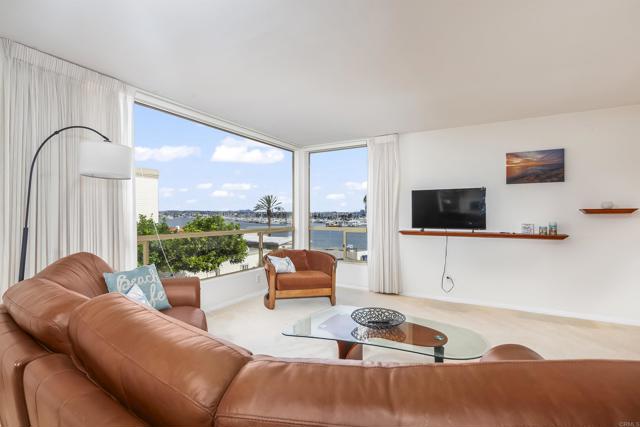 Detail Gallery Image 6 of 32 For 2915 Lawrence St. #8,  San Diego,  CA 92106 - 2 Beds | 2 Baths