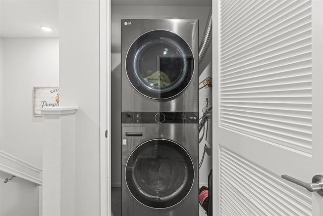 323 CITRINE TRAIL, Fallbrook CA: https://media.crmls.org/mediaz/b96ace29-c732-4202-b1bb-8b87e87fc5bb.jpg