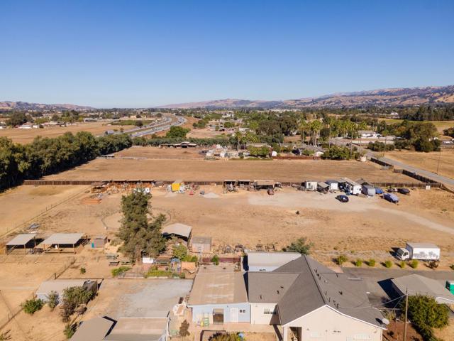 13705 Sycamore Avenue, San Martin CA: https://media.crmls.org/mediaz/b96b343e-53f2-4eb5-be44-2959ee1ad835.jpg