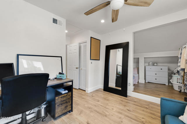 5757 Lake Lindero Drive, Agoura Hills CA: https://media.crmls.org/mediaz/b96b462b-2639-4d08-8024-5bfe1fc1f32e.jpg