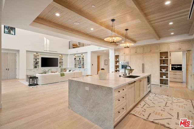 10444 Charing Cross Road, Los Angeles CA: https://media.crmls.org/mediaz/b96b5e6e-8588-4cc0-857c-d2d949cb1e9b.jpg