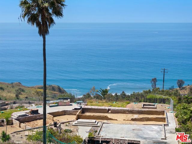 20740 Las Flores Mesa Drive, Malibu CA: https://media.crmls.org/mediaz/b96bb49a-1866-4d5f-b971-7e603142ccd8.jpg