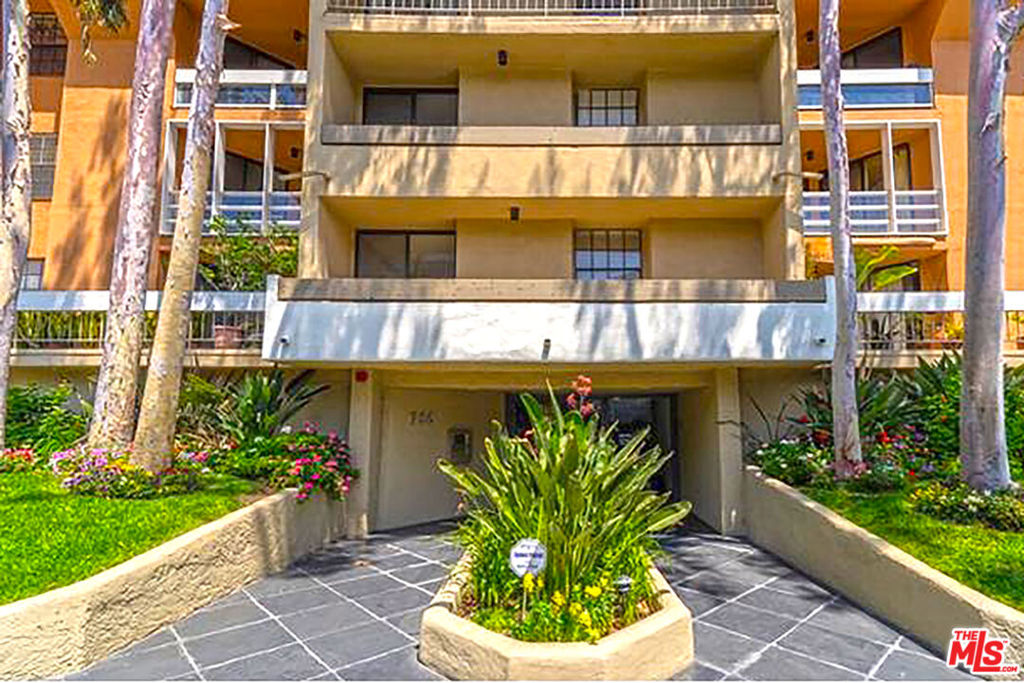 750 N Kings Road #308