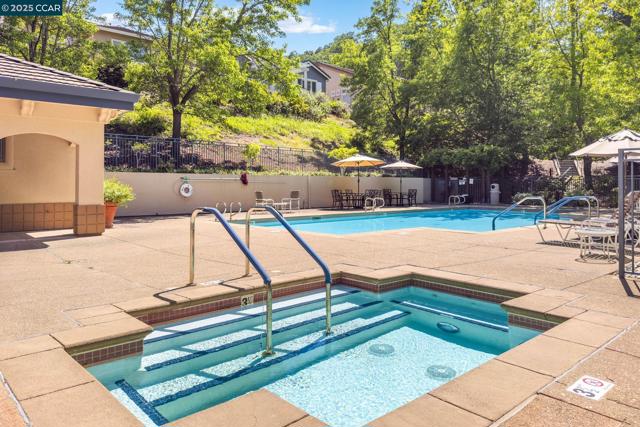 5920 Horsemans Canyon Dr, Walnut Creek CA: https://media.crmls.org/mediaz/b96cba66-4458-406c-a68d-5637ac515124.jpg