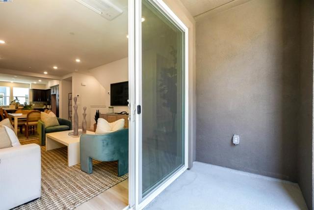 2119 Stanford Street, Alameda CA: https://media.crmls.org/mediaz/b96cf598-e4b2-41bb-9910-fc07af6c531f.jpg