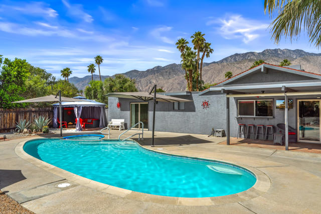 526 N Sunset Way, Palm Springs CA: https://media.crmls.org/mediaz/b96cf5f6-c2e2-411b-a64b-dea13df8e2c5.jpg