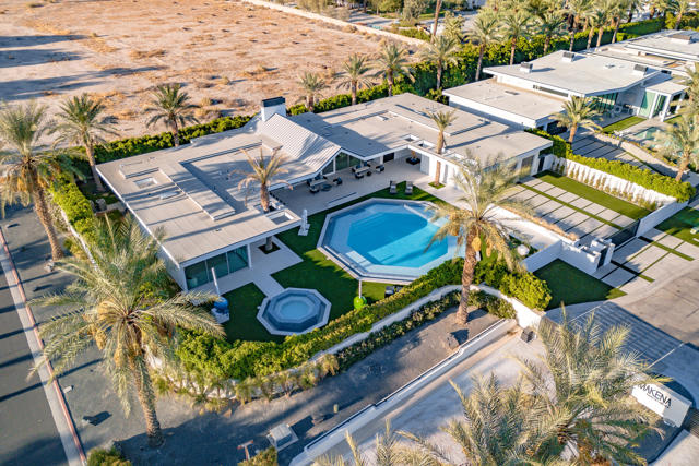 1 Makena Lane, Rancho Mirage CA: https://media.crmls.org/mediaz/b96d3de1-8ec3-4a4c-b0e7-1947c0362873.jpg