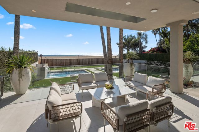Image 13 of 57 For 940 Palisades Beach Road