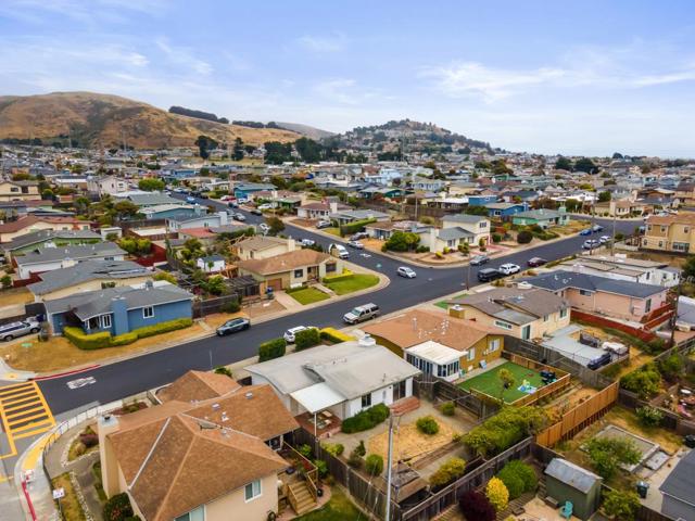 1293 Baywood Avenue, South San Francisco CA: https://media.crmls.org/mediaz/b96d90b6-0e1b-4642-98d5-069dd6f4bb20.jpg