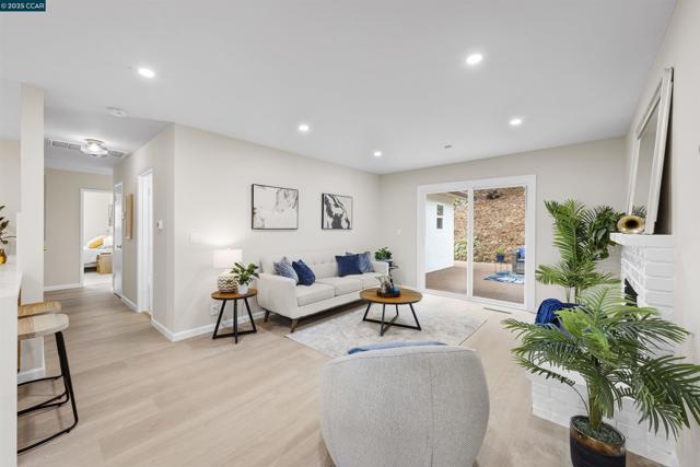 16639 Selby Dr, Castro Valley CA: https://media.crmls.org/mediaz/b96e3500-e5c2-4f61-acc1-f3749dd7bac2.jpg
