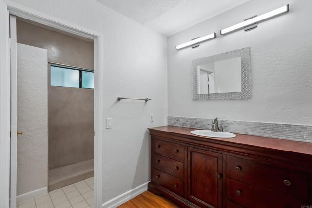 992 Lupine Hills Dr., Vista CA: https://media.crmls.org/mediaz/b96eb042-f2eb-4625-8b35-66fa5ec739ef.jpg