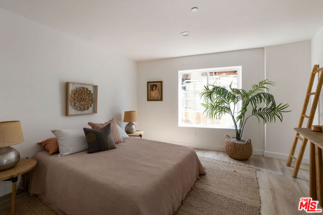 2391 Yorkshire Drive, Los Angeles CA: https://media.crmls.org/mediaz/b96ecd88-f7e1-4057-a5ec-3c19bd42e7b7.jpg