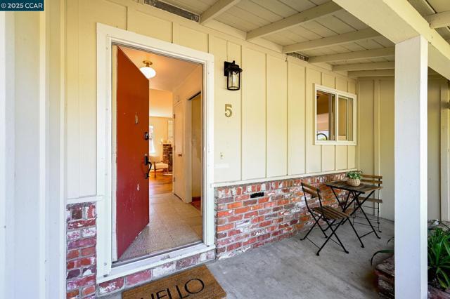 5 Dickenson Dr, Moraga CA: https://media.crmls.org/mediaz/b96edf74-142e-40b2-965a-6f634c1aeeb5.jpg