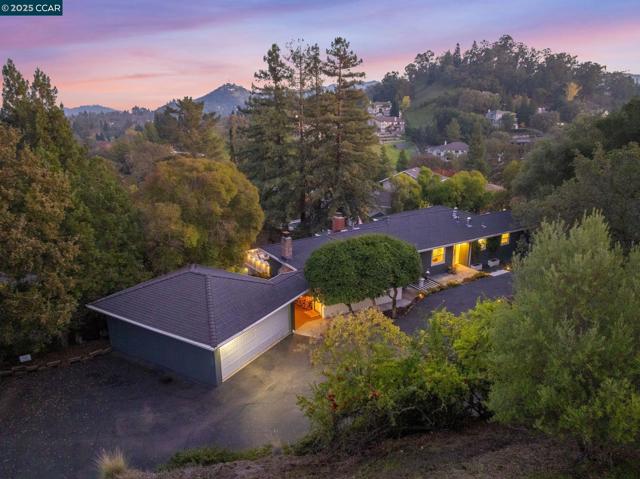 110 Twin Peaks Drive, Walnut Creek CA: https://media.crmls.org/mediaz/b970225c-c834-4d86-b7b8-7f146799f0bd.jpg