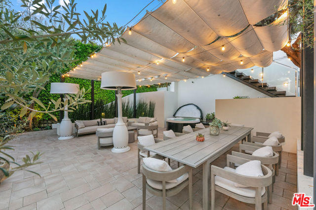 24146 Malibu Road, Malibu CA: https://media.crmls.org/mediaz/b97084b6-7492-4250-80a0-808b838d580e.jpg