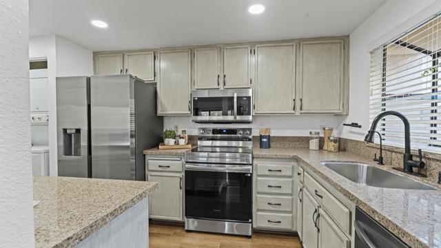 3633 Avocado Village Ct, La Mesa CA: https://media.crmls.org/mediaz/b9711087-5e32-4f3c-bcf5-f475bf64eb18.jpg