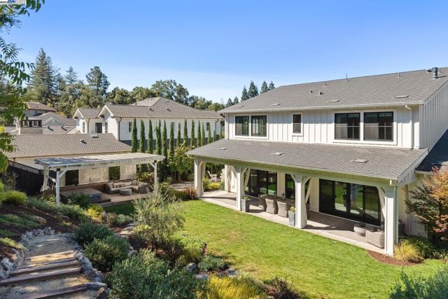 2621 Royal Oaks Dr, Alamo CA: https://media.crmls.org/mediaz/b9711810-ae7a-4704-9c9d-4c7f79bb4a05.jpg