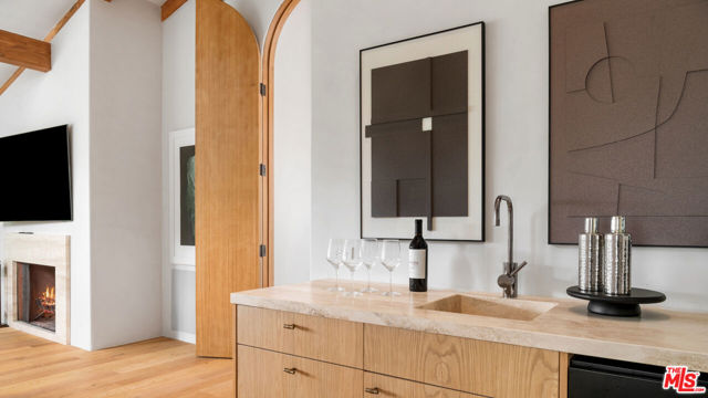 7046 Grasswood Avenue, Malibu CA: https://media.crmls.org/mediaz/b9713452-871d-4431-9022-a8e0d69813ea.jpg