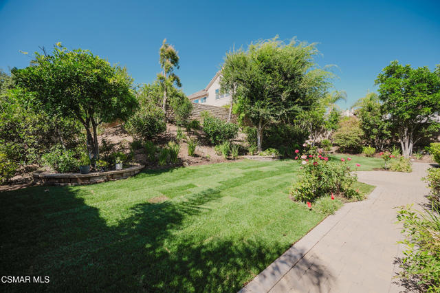2079 Legacy Drive, Simi Valley CA: https://media.crmls.org/mediaz/b971b05e-46ba-40a3-aa2a-05a103d5401a.jpg