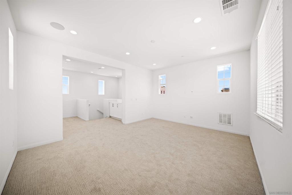 MLS #250027413SD img 31