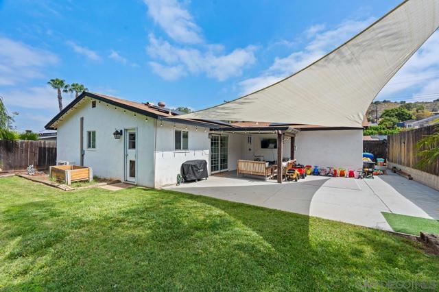 9126 Heatherdale St, Santee CA: https://media.crmls.org/mediaz/b9729a1f-42df-4b13-a3ef-42e828979b7c.jpg