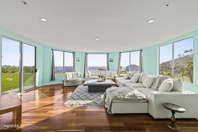 31505 Pacific Coast Highway, Malibu CA: https://media.crmls.org/mediaz/b972b6a5-af3c-4385-a467-a0da3452fcc5.jpg