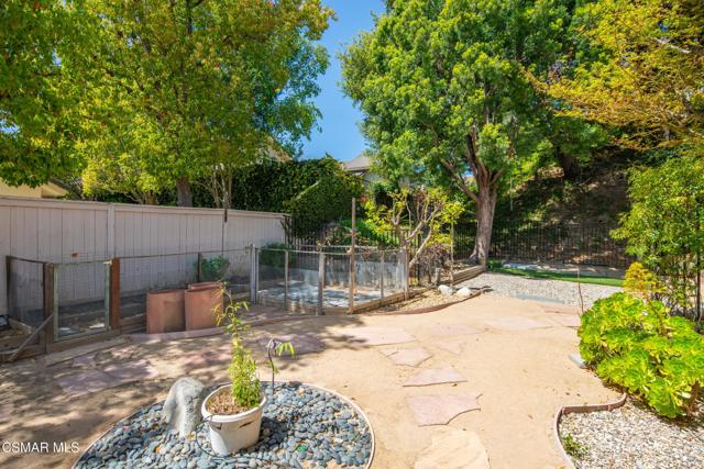 6755 Oak Springs Drive, Oak Park CA: https://media.crmls.org/mediaz/b972ec79-bd94-46de-9d33-33dec2ab78f5.jpg