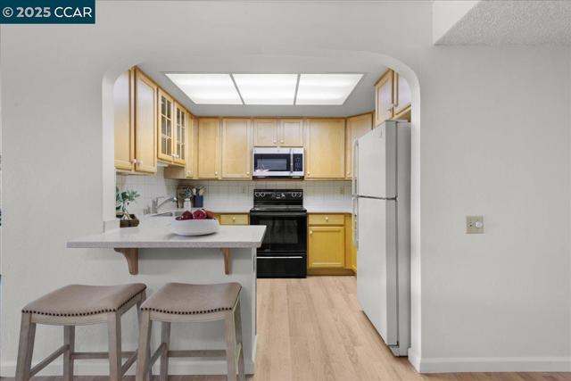 1256 Skycrest Dr, Walnut Creek CA: https://media.crmls.org/mediaz/b973b274-ccc8-4ea2-968f-333a29d967a9.jpg