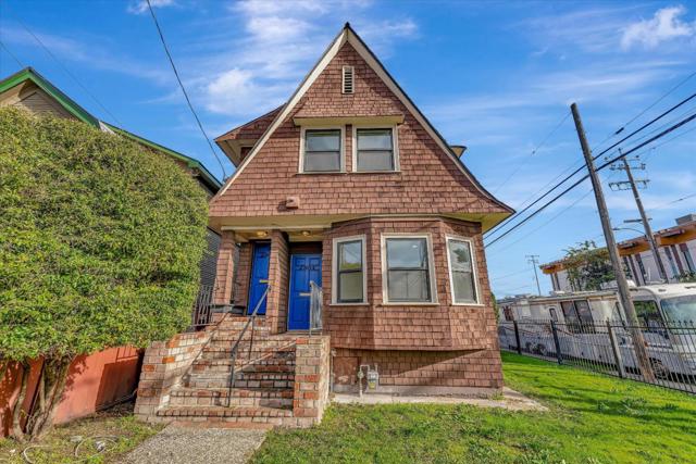 2804 Adeline Street, Emeryville CA: https://media.crmls.org/mediaz/b973b563-1e41-43d9-8946-b61babdf55ba.jpg
