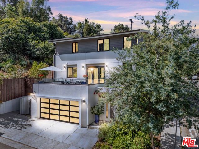 4841 Minden Place, Los Angeles CA: https://media.crmls.org/mediaz/b9747c46-83a4-4476-bab2-1f6ac761d1b6.jpg