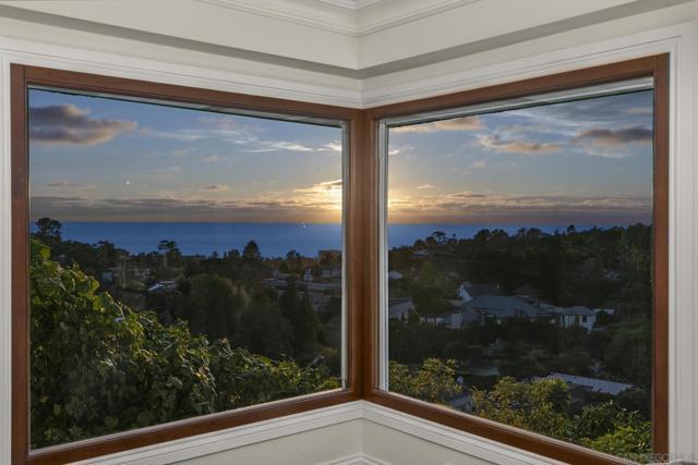 6404 La Jolla Scenic Drive S, La Jolla CA: https://media.crmls.org/mediaz/b9749124-d5be-451f-b3ec-3059e208f442.jpg
